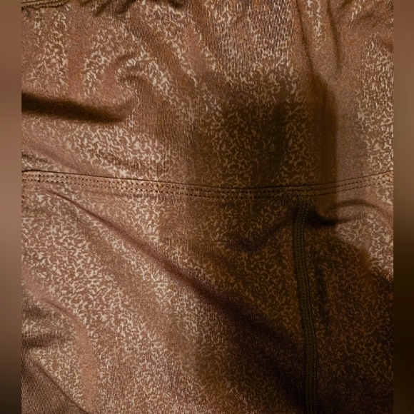 #200 TAHARI SPORT- Brown Printed Leggings,gold side zipper pockets,varies Sizes - Picture 7 of 8